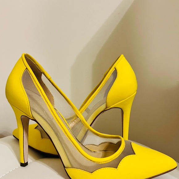 Jessica Simpson Yellow Mesh Heels - Picture 2 of 2